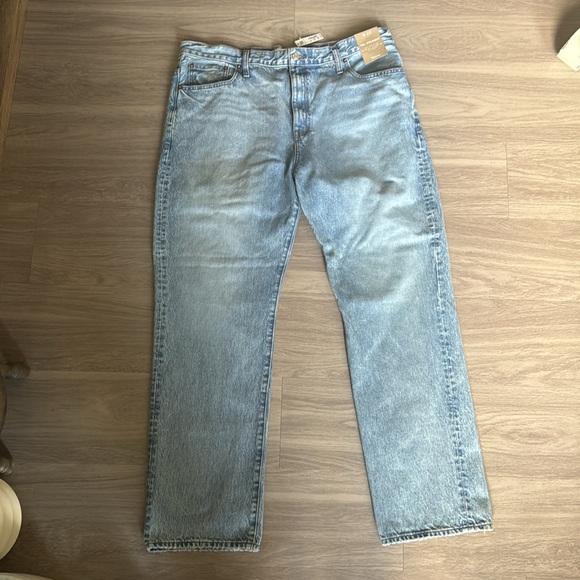 Madewell 90s Straight Jeans in Mercer Wash - Picture 7 of 11